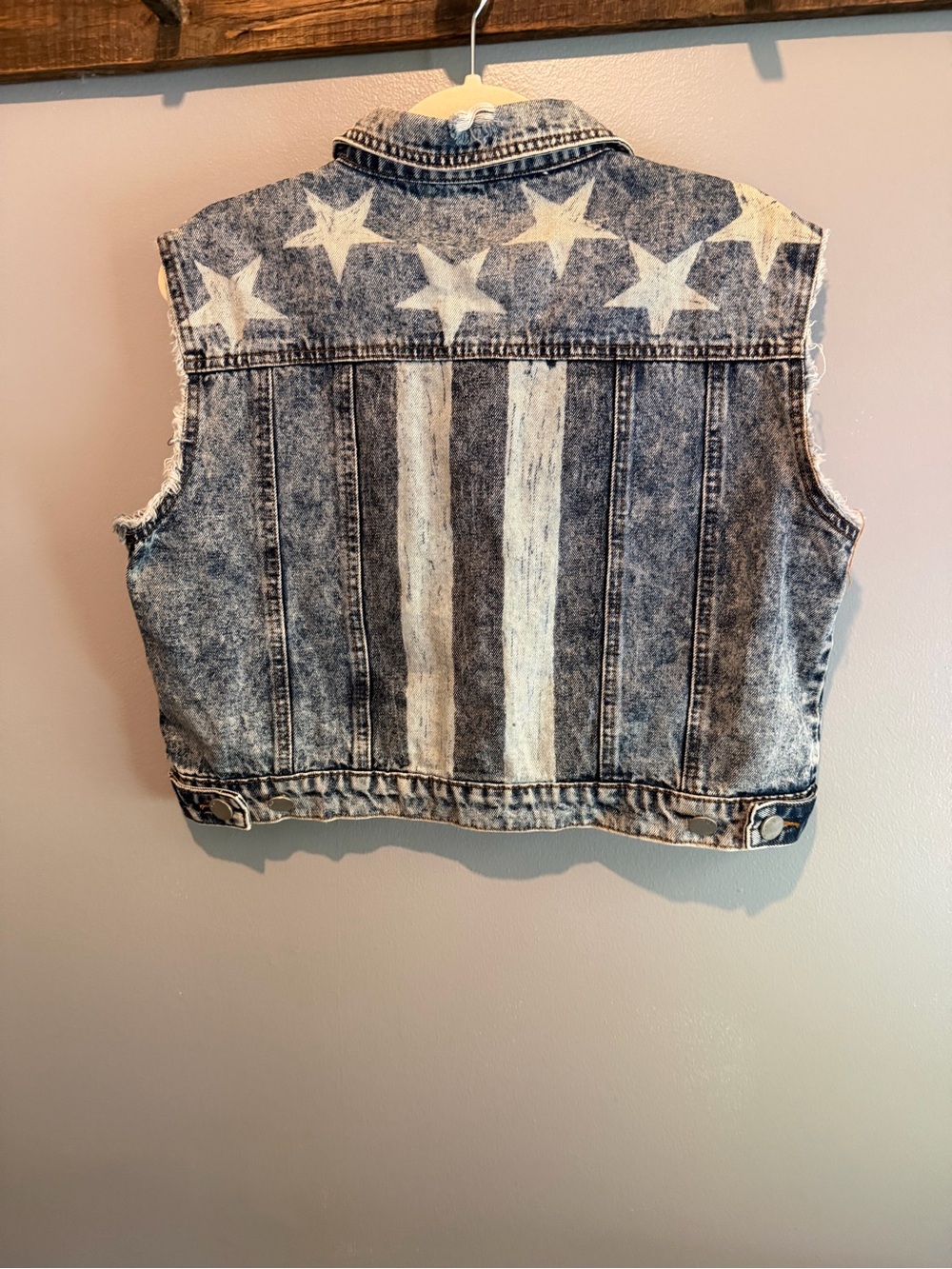 POL Acid-Wash Distressed Denim Vest in Light Blue and White - Picture 3 of 3